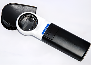 Лупа карманная с подсветкой (7х) - fgospostavki.ru - Челябинск